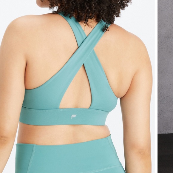 Fabletics Oasis Twist Sports Bra - Picture 2 of 3